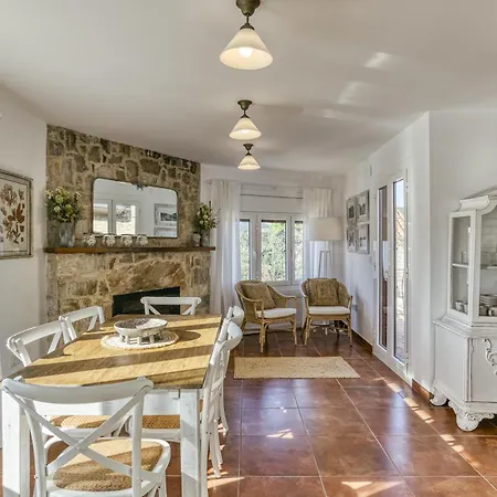 Ca La Yaya Holiday home Llanca